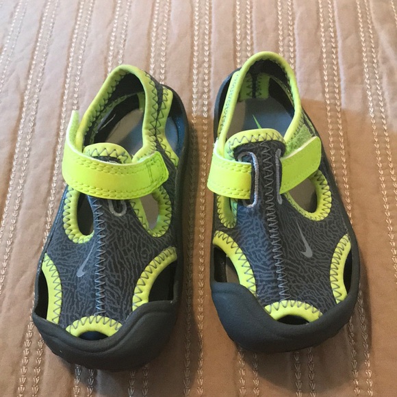 nike toddler water shoes